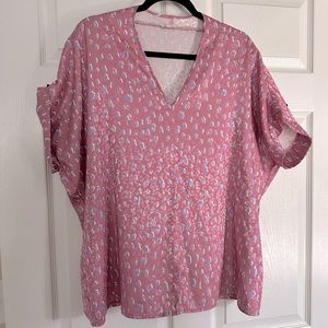 Jodifl silky top in pink/purple leopard print. (Runs big/oversized) super soft.